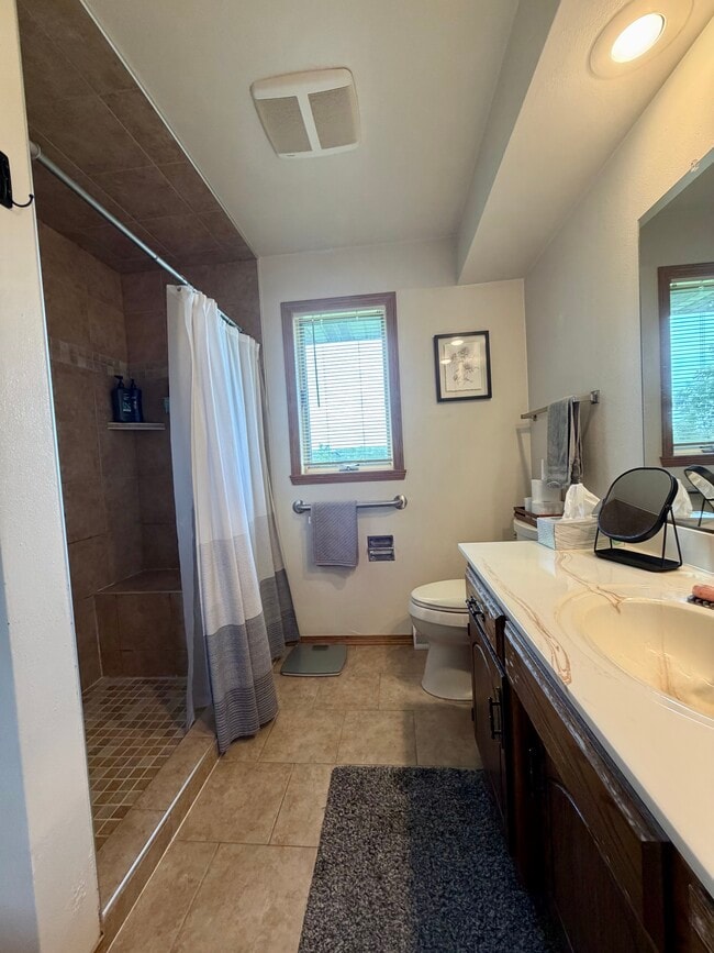 1312 W Hiawatha Dr