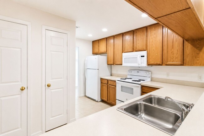Photo - 702 E Madison St