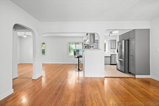 Photo - 305 NE 14th Ave