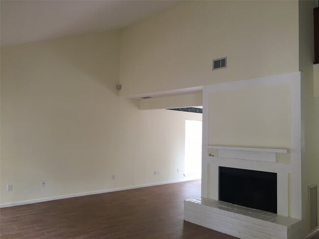 Photo - 65 Yewleaf Rd