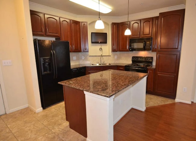 1085 Shop Rd Unit 319