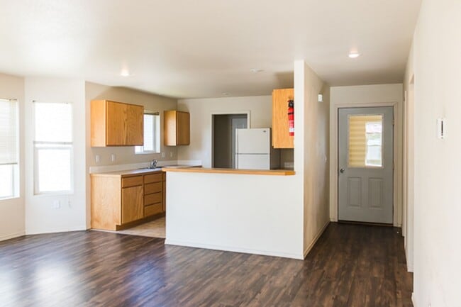 Photo - Garfield Duplex 5 Unit 845