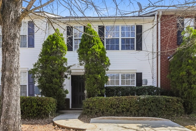 Photo - 2286 Strathmoor Manor Dr