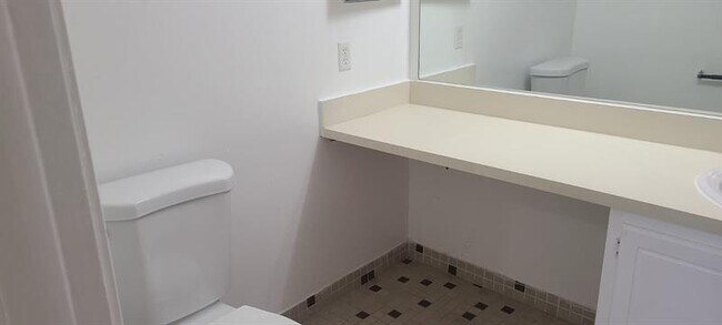 Photo - 2985 Riverside Dr Unit 206