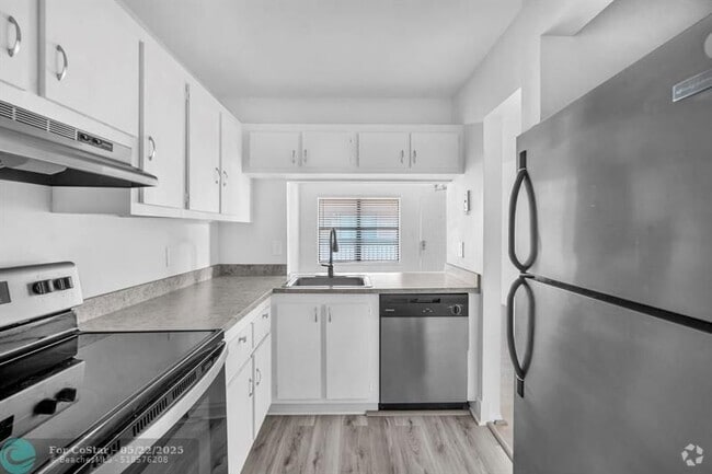 Building Photo - 10055 Winding Lake Rd Unit 201 Rental