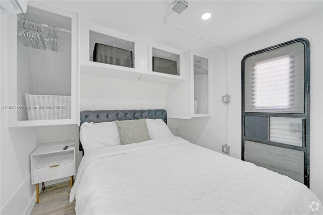 Building Photo - 22723 SW 114th Pl Unit B-B Rental