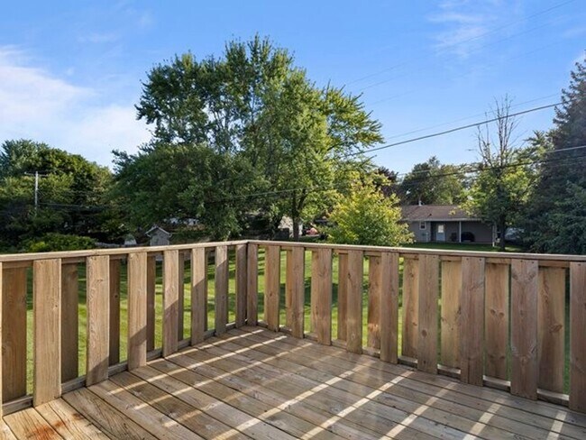 1660 S Nicolet Rd Unit 1660 Nicolet