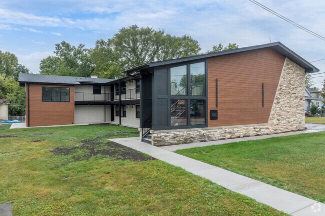 Primary Community Image - 33 W Naperville Rd