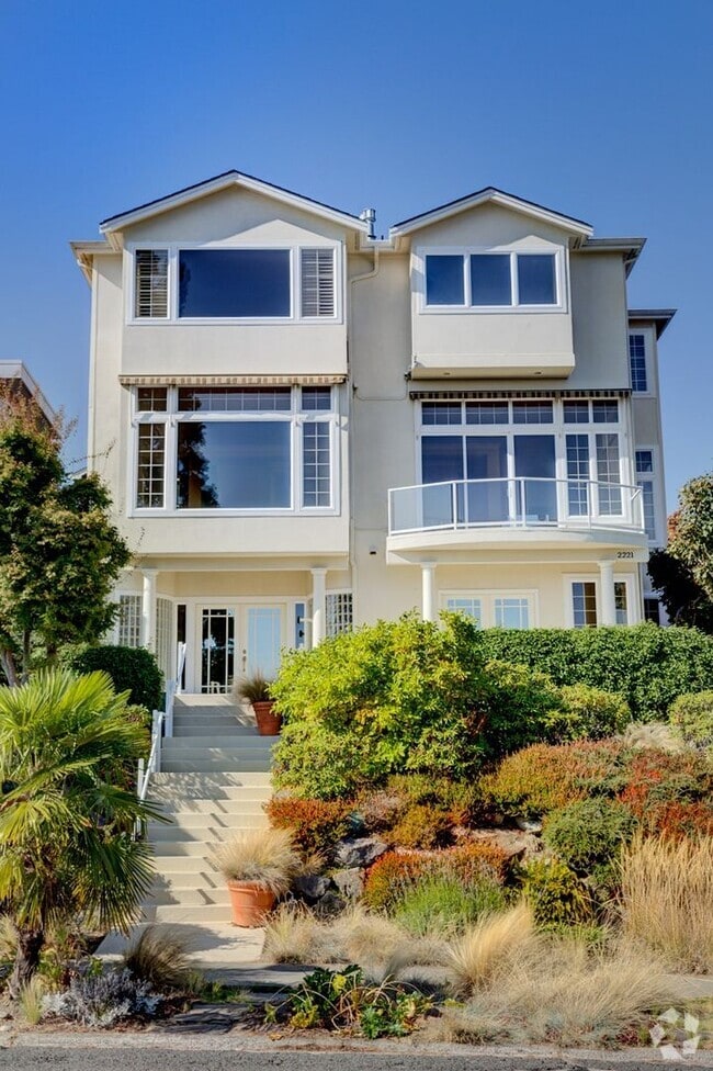 Building Photo - 4Bd/3.5Ba Seattle Home