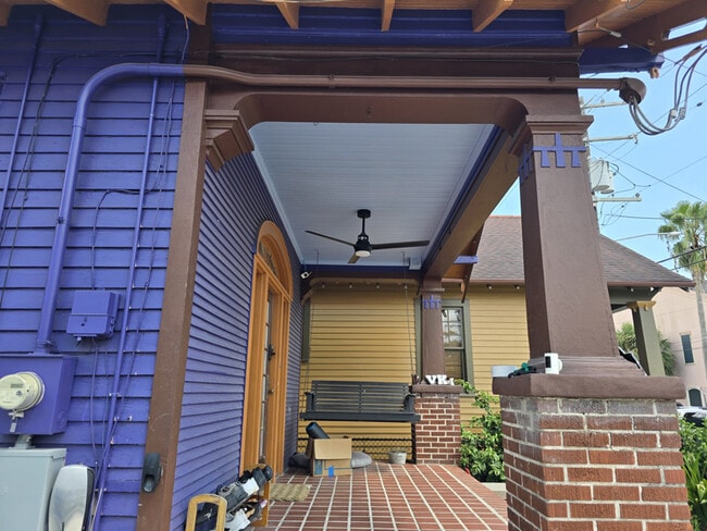 Photo - 1122 Dante St