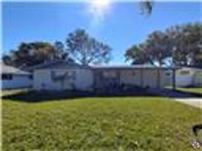 Building Photo - 2/1.5/1 New Port Richey Rental