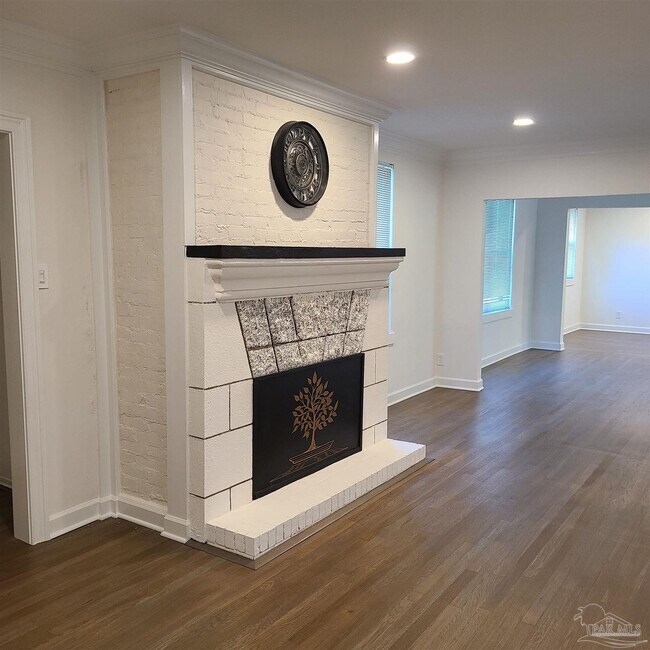 Photo - 1301 W Lee St