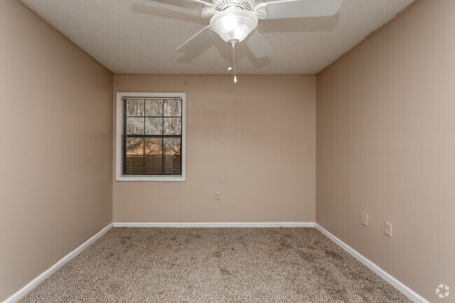 2BR, 1BA - 1,037 SF