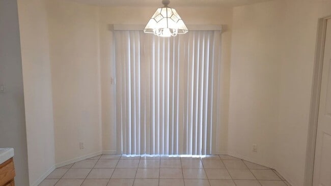 Photo - 4 Bedroom, 2.5 Bathroom! Lovely Home Comin...