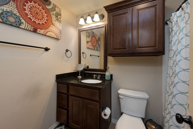 Photo - Beautiful Duplex with 5 Bed, 4 Bath Right ...