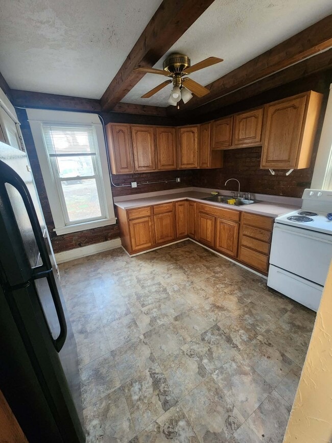 Building Photo - 427 1st St Unit Apt 2