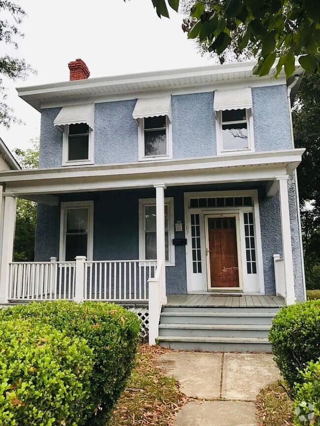 Building Photo - Charming 3bdrm/1.5bth Home Conveniently Lo...