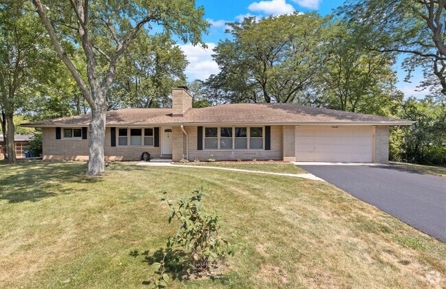Building Photo - 23W050 Hackberry Dr Rental