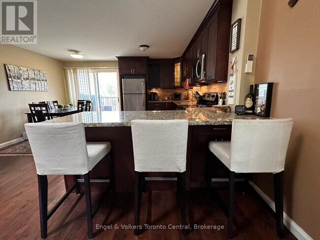 Photo - 200 Escarpment Crescent