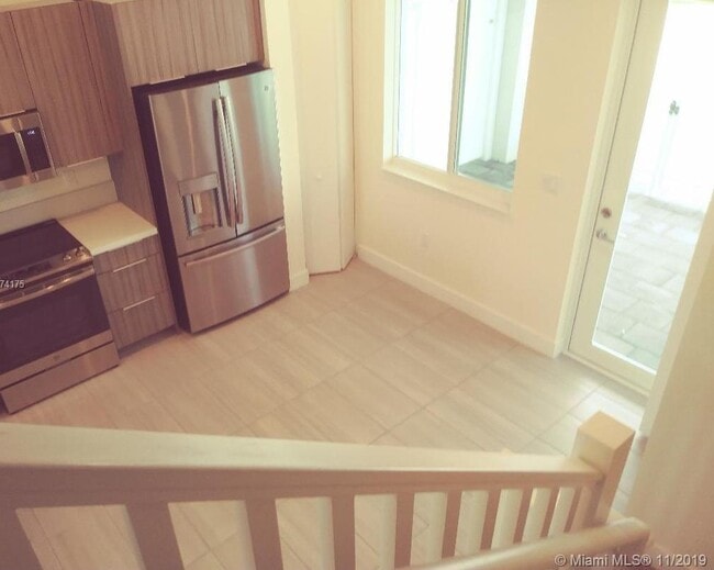 Building Photo - 10260 NW 63rd Ter Unit 102