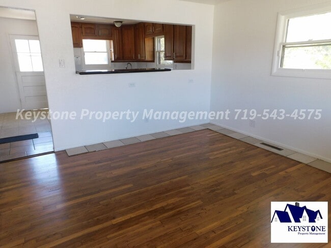 Photo - 2 Bedroom/1 Bath/ 1 Car Garage House on Corner Lot - $1,125/$1,125