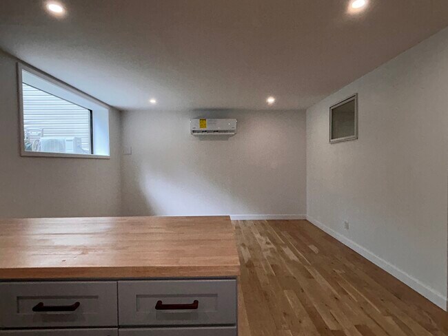 56 Herbert St Unit 1