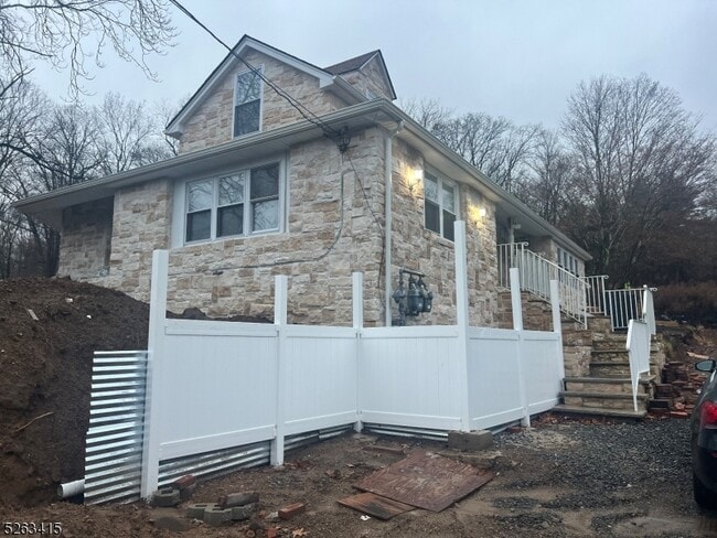 Building Photo - 94 Garside Ave