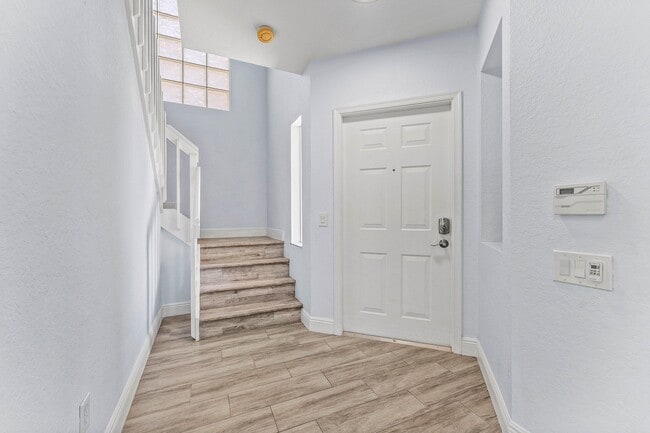 Photo - 5477 Queenship Ct