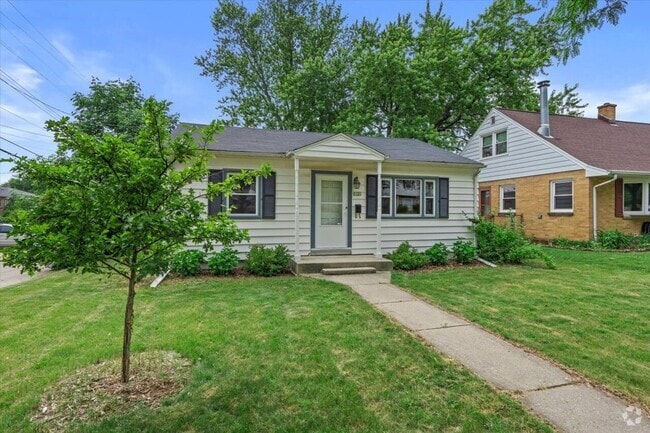 Building Photo - 3121 N 93rd St Rental