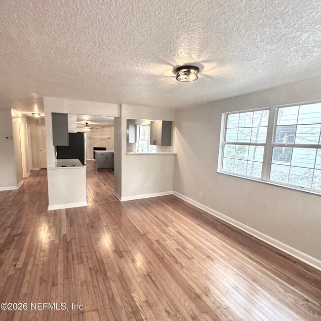 Photo - 385 Fifth St