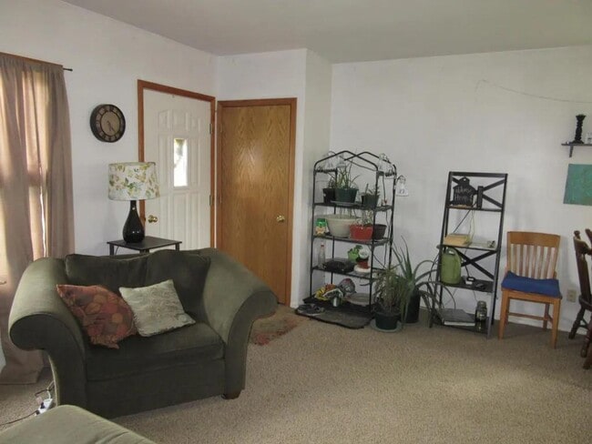Photo - 1631 Muscatine Ave Unit A