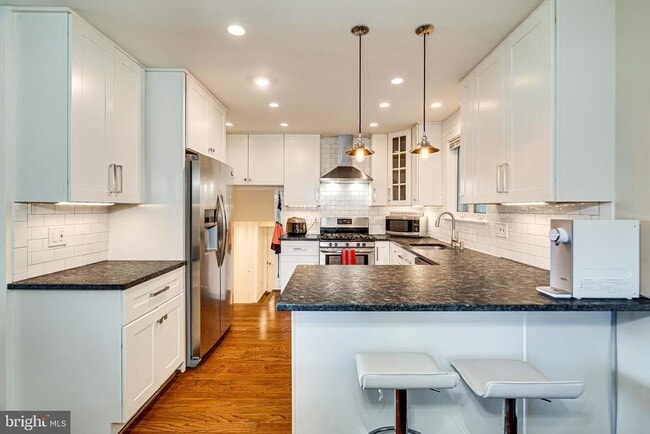 Photo - 7606 Jervis St