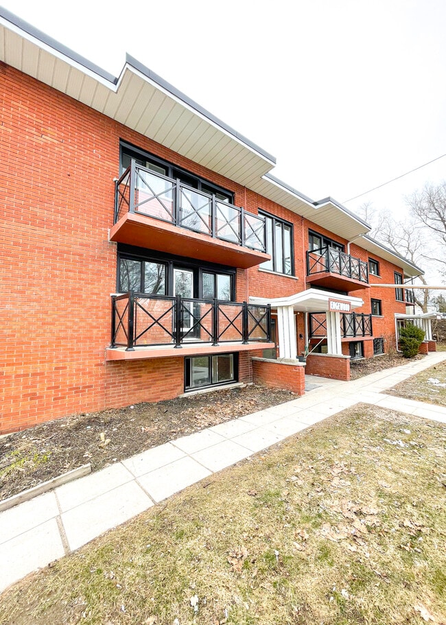 Building Photo - 43 Montrose Ave Unit 70