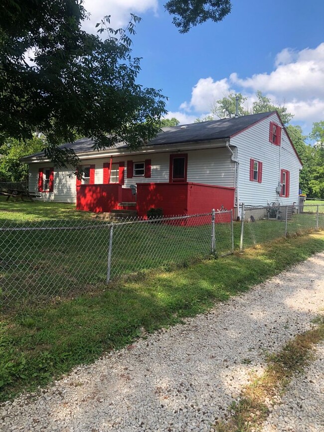 SPACIOUS 3 bed/2 bath with fenced yard and... - SPACIOUS 3 bed/2 bath with fenced yard and... Casa