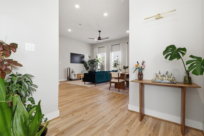 Photo - 5825 Francis Oak Ln