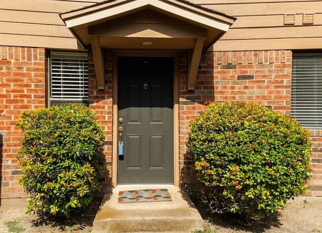 Building Photo - 5640 Cedar Creek Dr