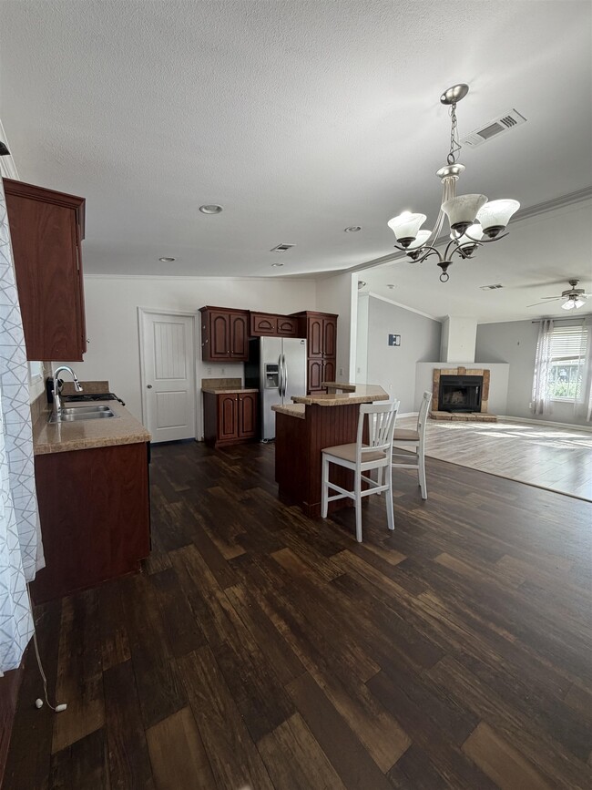 311 E Castleshoals Dr