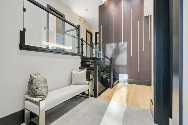 Photo - 62 Edenvale Crescent