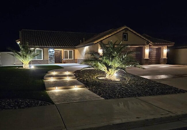 Building Photo - 12660 High Desert Rd Rental