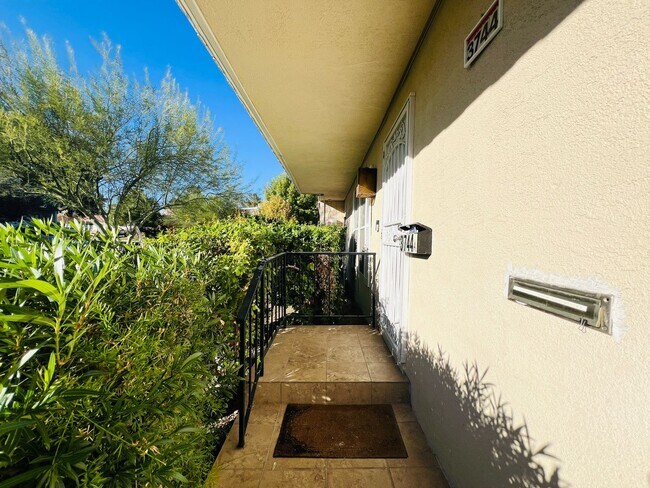 Photo - 2 Bedroom Duplex, near UNLV- Utilities Included!!