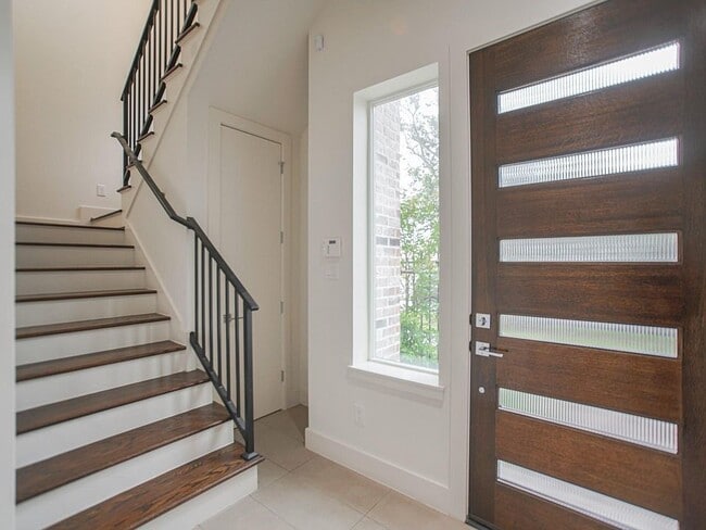 Building Photo - 2004 Rosedale St