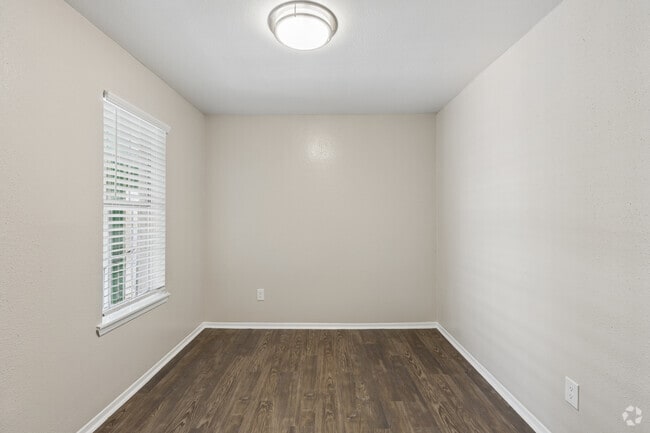 2BR, 2BA - 1,012SF - Dining Room