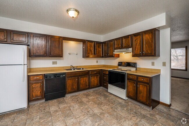 2BR, 1BR - 995 SF