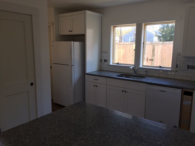 Kitchen - 112 Telegraph Rd