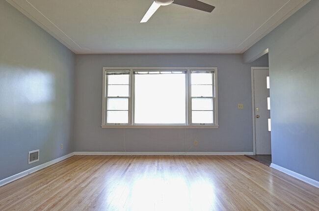 Building Photo - 5752 Russell Ave S Unit 1