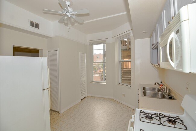 Photo - 1741 W Huron St Unidad 2