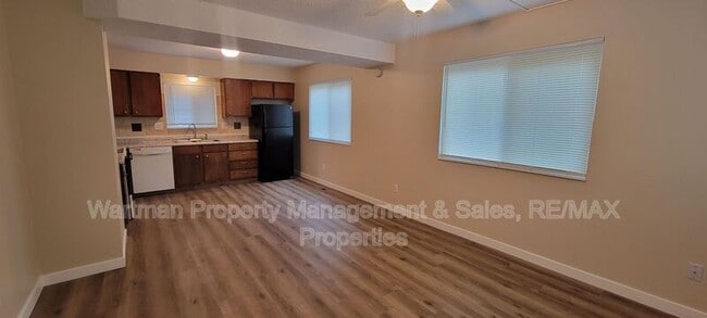 Photo - 1225 N Chestnut St