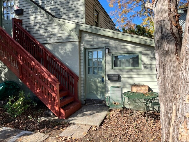 Building Photo - 227 Danbury Rd Unit B