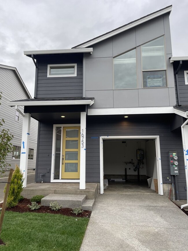 Brand New! 3 Bedroom / 2 Bath Townhome wit... - Brand New! 3 Bedroom / 2 Bath Townhome wit...