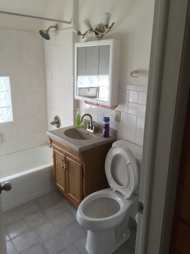 Photo - N90W16981 Appleton Ave Unit upper